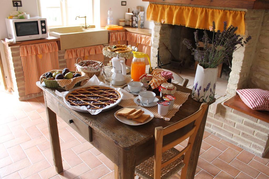 B&B Il Poggetto Serra Sant'Abbondio Exterior photo